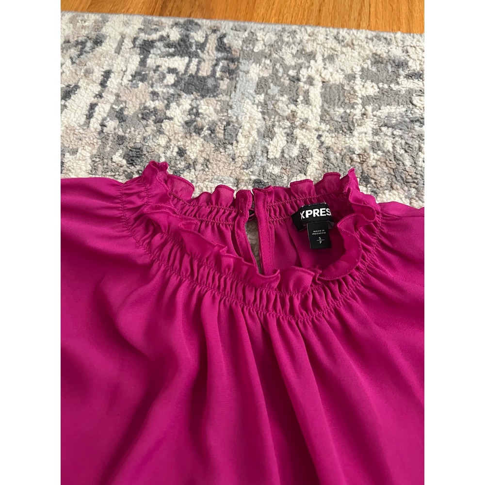 Express Magenta‎ Pink Smocked Ruffle Neck Flutter Sleeve Blouse Small - Picture 4 of 7